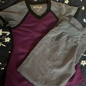 Greys Anatomy scrub set, xs/xsp good condition